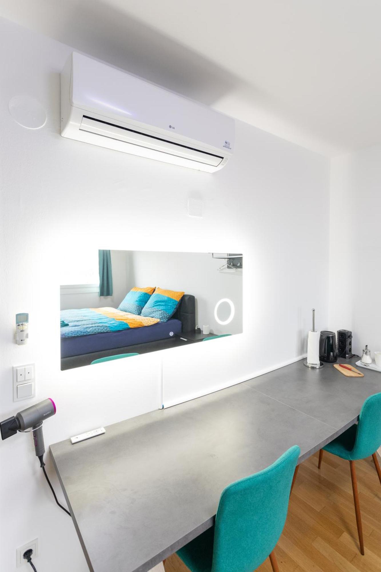 Private Room With Ac- Microwave, Personal Fridge & Metro Access - 7 Min To Center Vienna Esterno foto