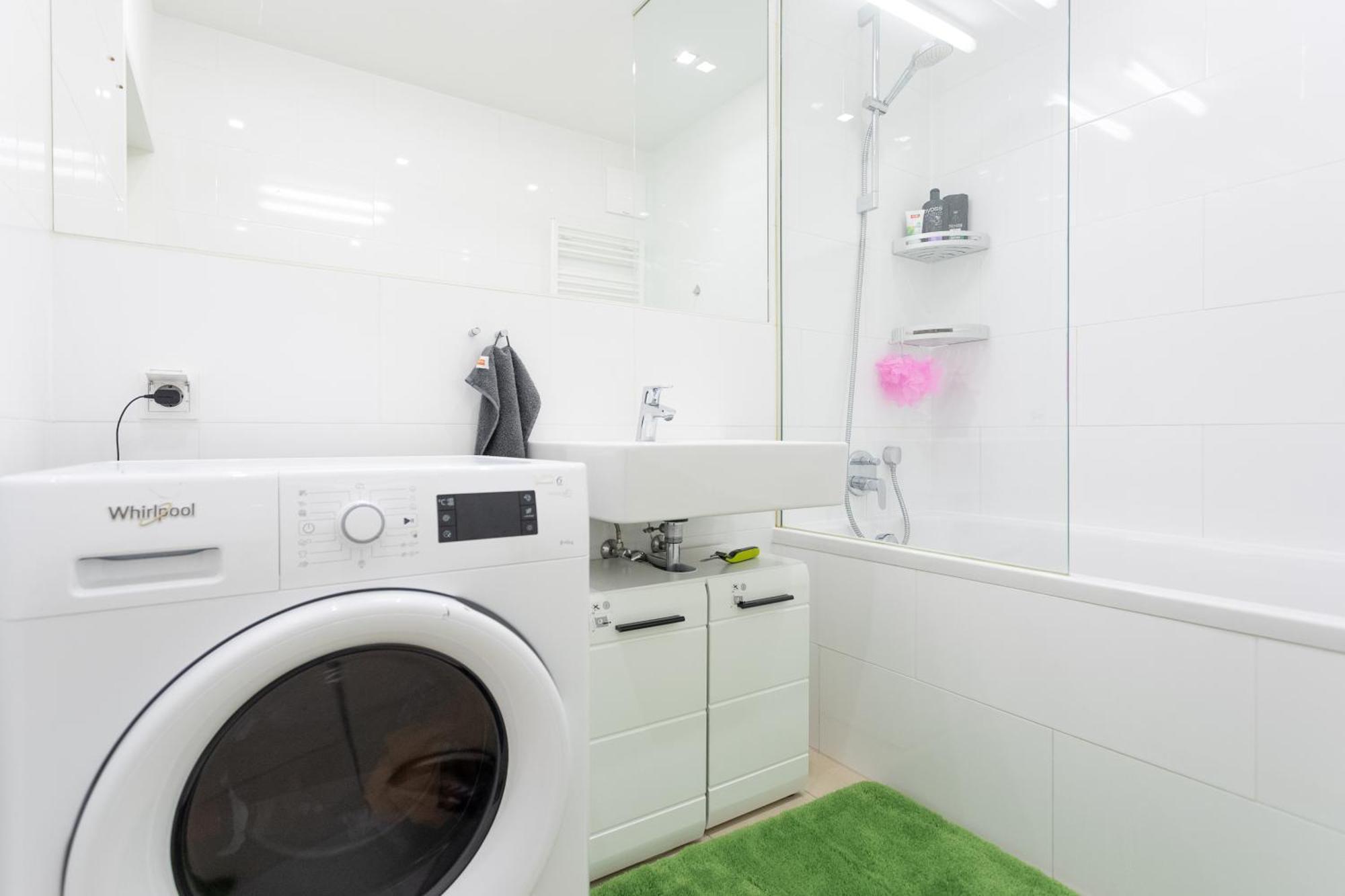 Private Room With Ac- Microwave, Personal Fridge & Metro Access - 7 Min To Center Vienna Esterno foto