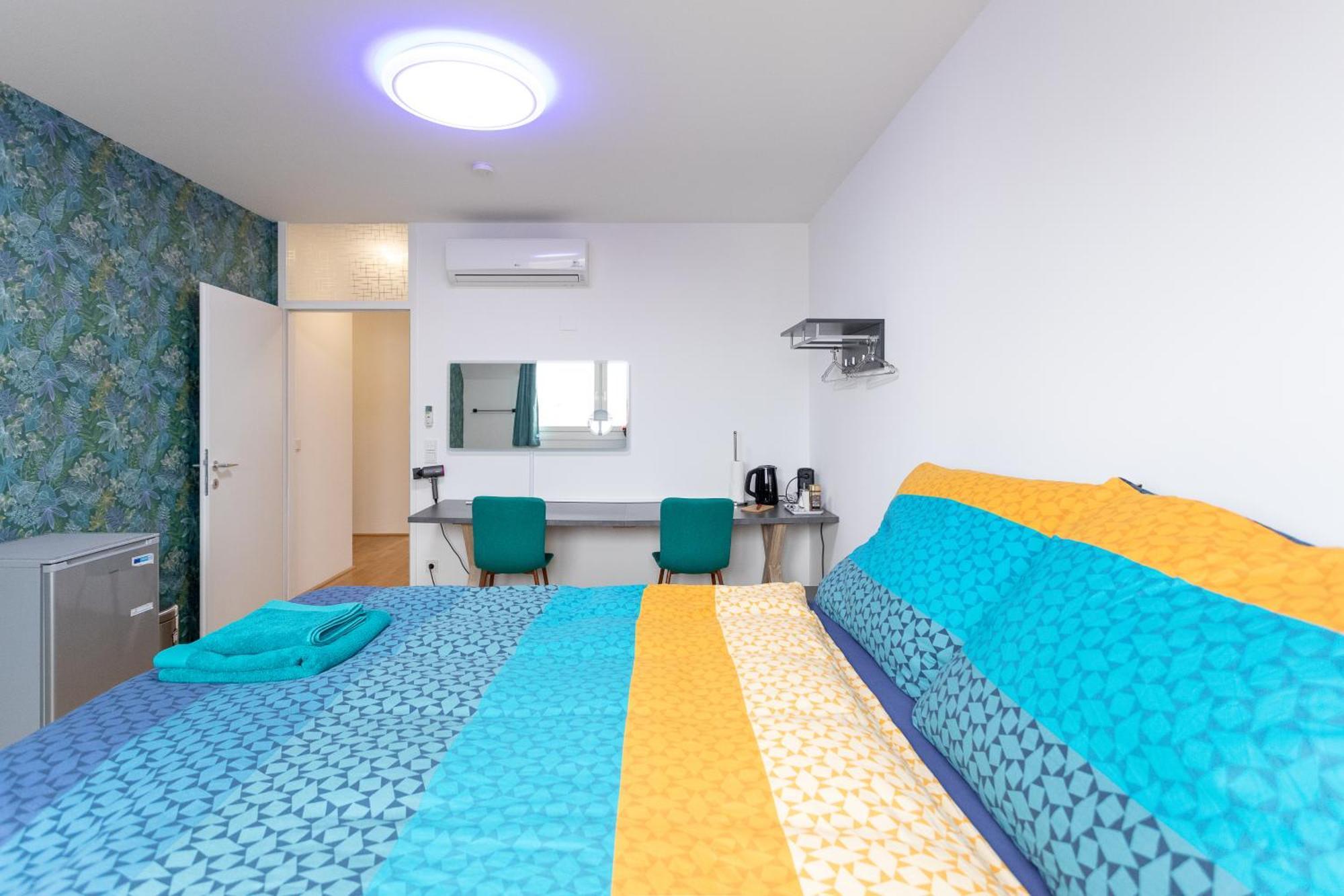 Private Room With Ac- Microwave, Personal Fridge & Metro Access - 7 Min To Center Vienna Esterno foto