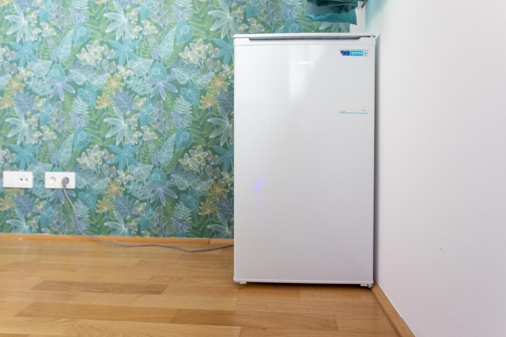 Private Room With Ac- Microwave, Personal Fridge & Metro Access - 7 Min To Center Vienna Esterno foto