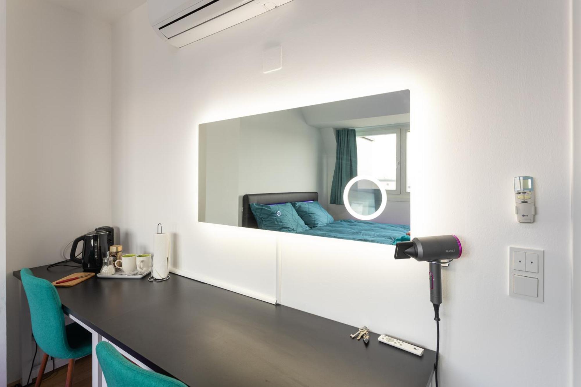 Private Room With Ac- Microwave, Personal Fridge & Metro Access - 7 Min To Center Vienna Esterno foto